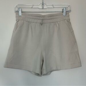 NWT Lululemon Softstreme High-Rise Short 4" Size 4 Bone